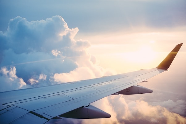 photo of an airplane wing